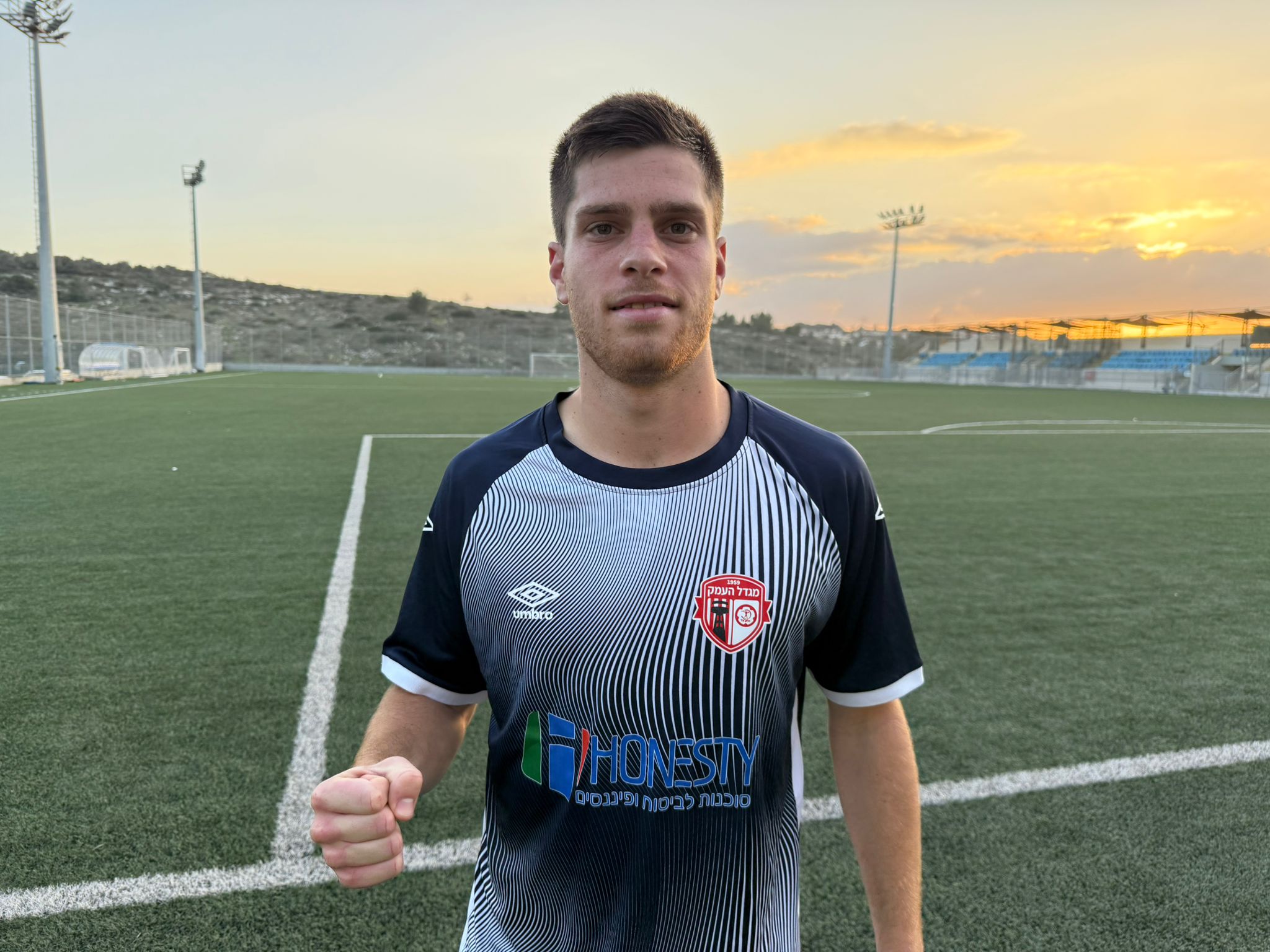 כובש השער הדרמטי. זיו לי